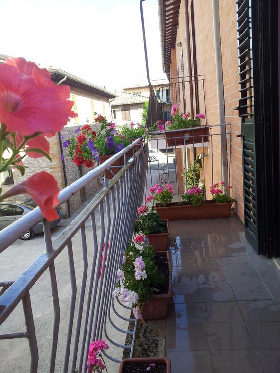 La Corte Degli Angeli Locazioni Turistiche Assisi Pokoj fotografie